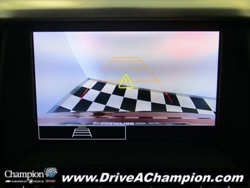 Used 2023 GMC Acadia SLE image 5