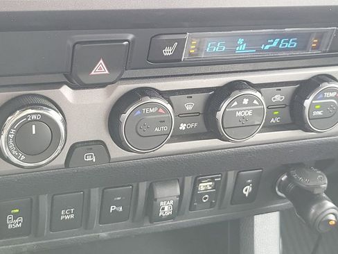 Used 2019 Toyota Tacoma TRD Sport image 41