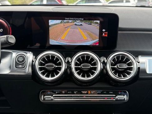 Used 2023 Mercedes-Benz GLB 250 image 21