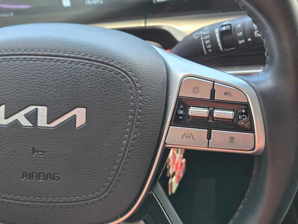 Used 2025 Kia Telluride LX FWD image 23