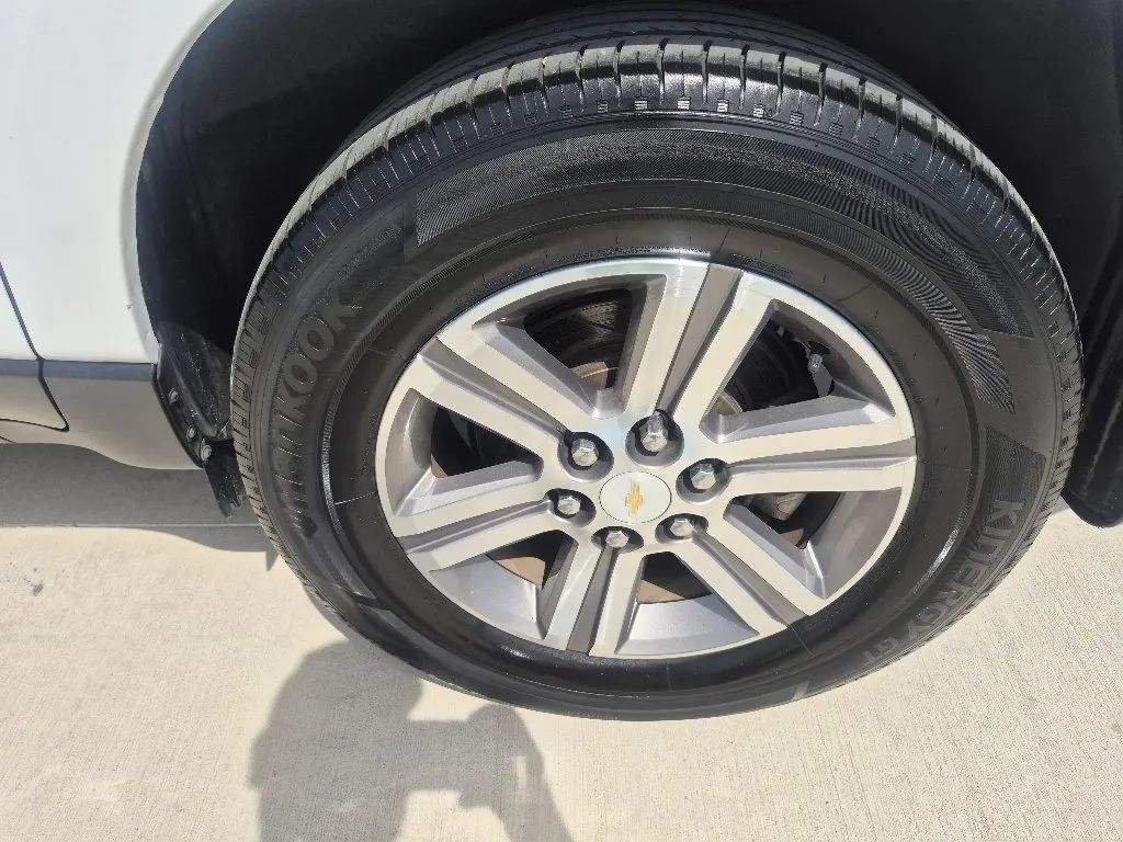 Used 2016 Chevrolet Traverse LT FWD image 9