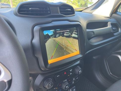Used 2023 Jeep Renegade Latitude AWD/4WD image 23