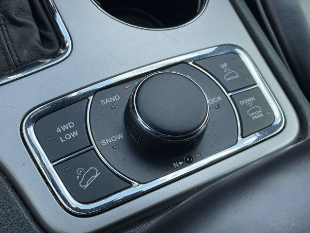Used 2018 Jeep Grand Cherokee Overland AWD/4WD image 22