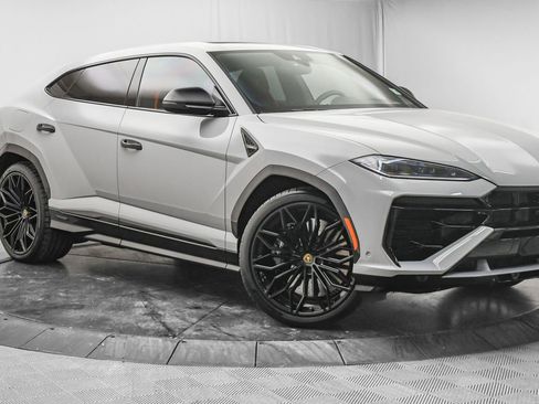 Used 2025 Lamborghini Urus SE image 1