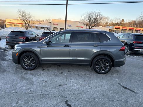 Certified 2023 Volkswagen Tiguan SE w/ Panoramic Sunroof Package image 4