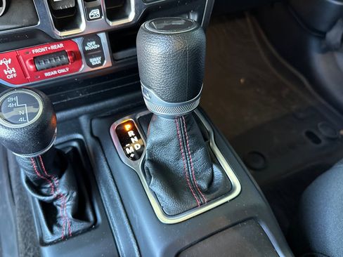 Used 2023 Jeep Wrangler Unlimited Rubicon image 24