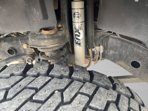 Used 2017 Jeep Wrangler Unlimited Rubicon w/ Connectivity Group image 27