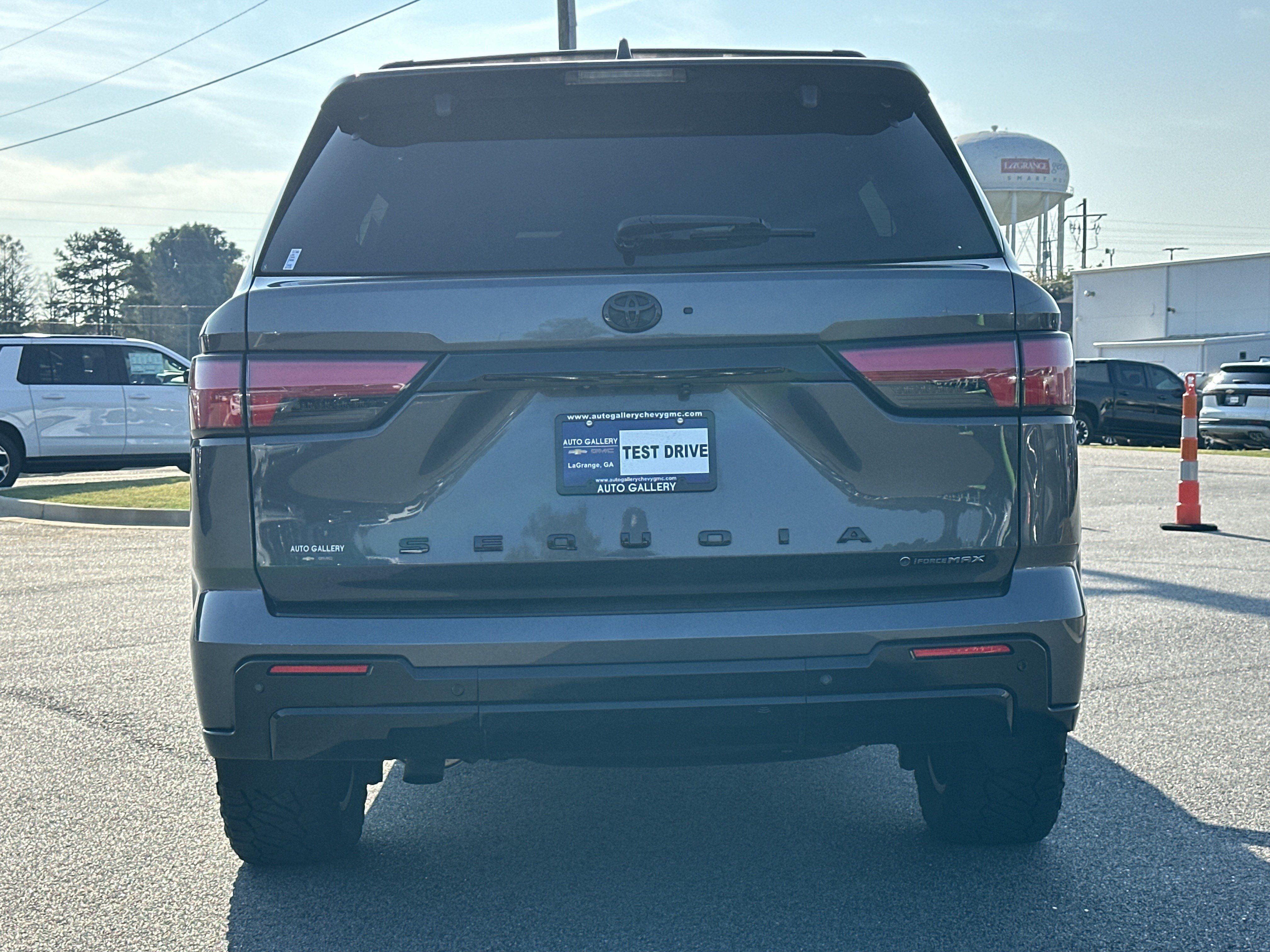 Used 2025 Toyota Sequoia Platinum AWD/4WD image 7