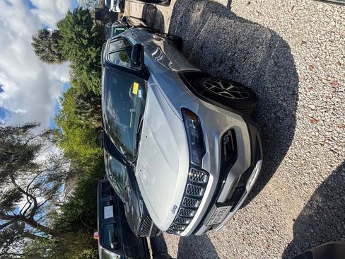 Used 2025 Jeep Compass Limited image 6