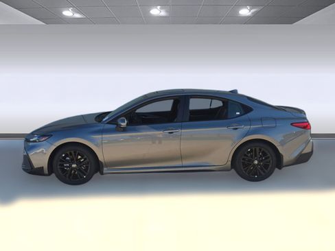 New 2026 Toyota Camry SE image 2