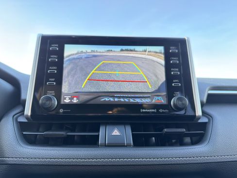 Used 2019 Toyota RAV4 XLE image 7