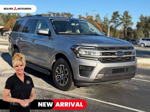 Used 2024 Ford Expedition XLT image 1