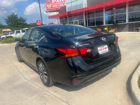 Used 2024 Nissan Altima 2.5 SV FWD image 8