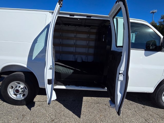 Used 2025 GMC Savana 2500 w/ Driver Convenience Package RWD image 21