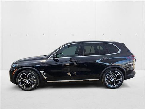 New 2026 BMW X5 xDrive50e image 8
