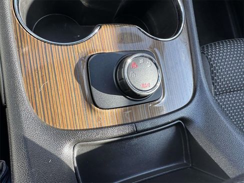 Used 2020 GMC Acadia SLE image 29