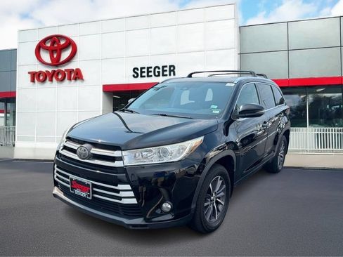 Used 2018 Toyota Highlander XLE w/ Protection Package #3 AWD/4WD image 11