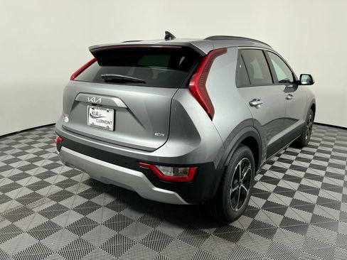 New 2025 Kia Niro SX image 3