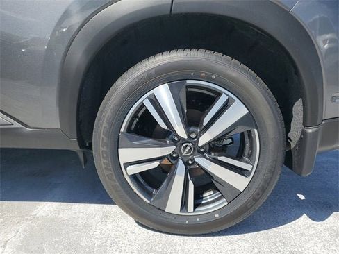 New 2025 Nissan Rogue SL w/ Tech Package FWD image 7
