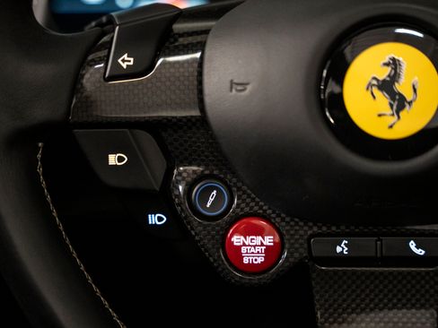Used 2020 Ferrari Portofino RWD image 39