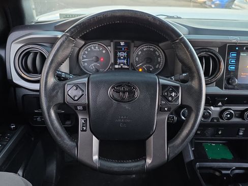 Used 2016 Toyota Tacoma TRD Off-Road w/ Towing Package image 12