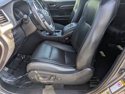 Used 2019 Toyota Highlander Limited Platinum AWD/4WD image 17