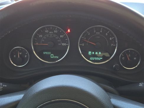 Used 2017 Jeep Wrangler Unlimited Sahara w/ Connectivity Group image 17