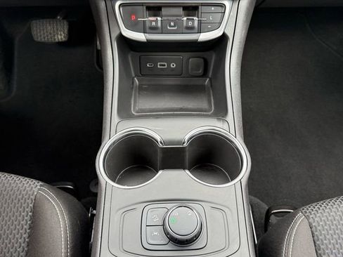 Used 2024 GMC Terrain SLE AWD/4WD image 15