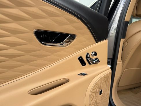 Used 2021 Bentley Flying Spur W12 AWD/4WD image 32