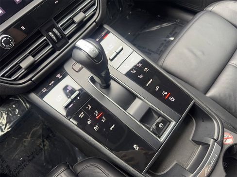 Used 2023 Porsche Macan image 65