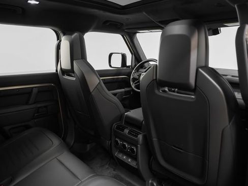 Used 2025 Land Rover Defender 110 image 27