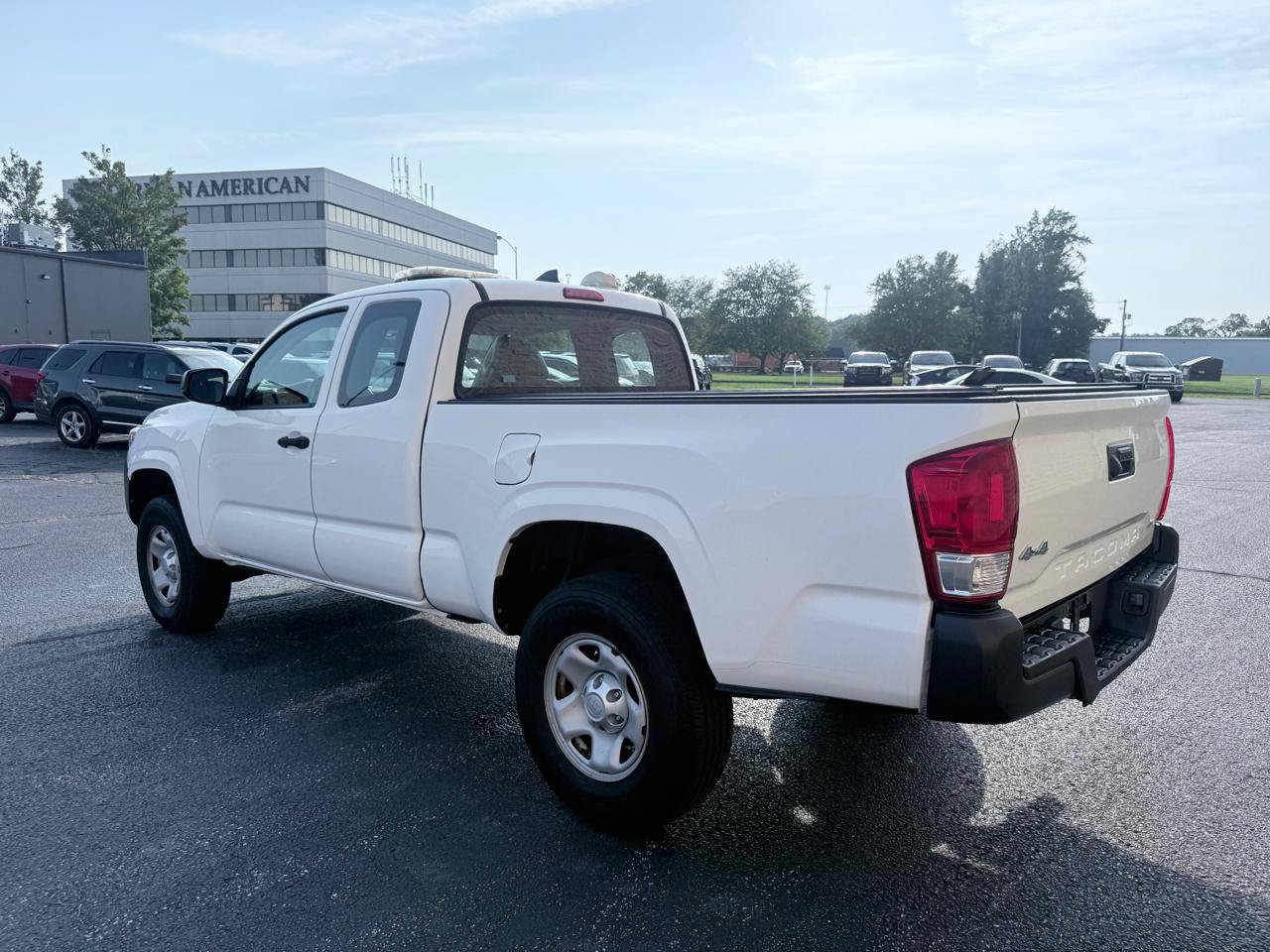 Used 2017 Toyota Tacoma SR AWD/4WD image 3
