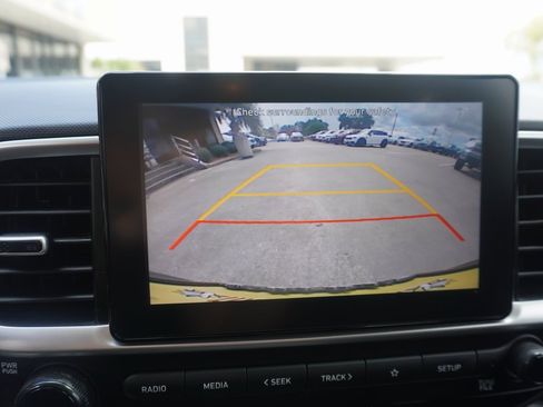 Used 2022 Hyundai Venue SE w/ Cargo Package image 14