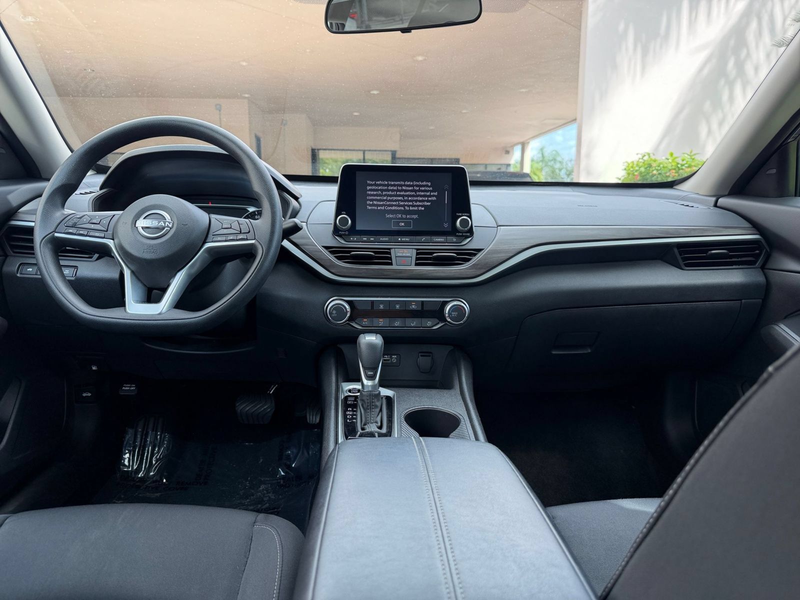Used 2025 Nissan Altima 2.5 SV FWD image 27