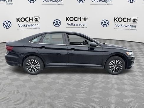 Used 2021 Volkswagen Jetta SE image 9