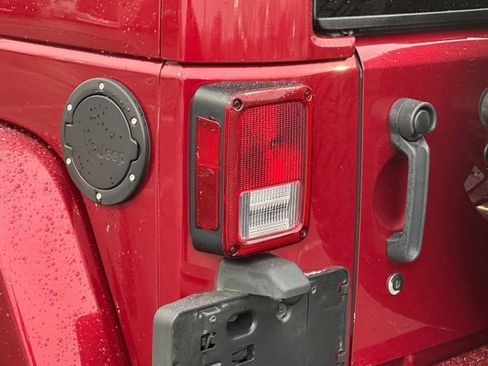 Used 2012 Jeep Wrangler Altitude image 17