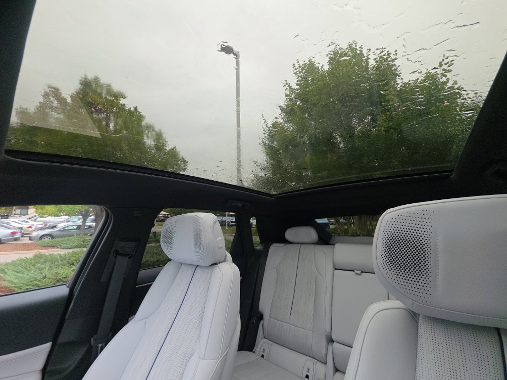 Used 2024 Cadillac Lyriq Luxury AWD/4WD image 37