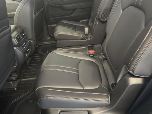 Used 2025 Honda Pilot TrailSport image 14