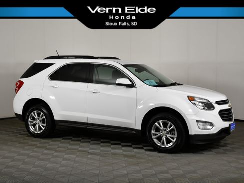 Used 2017 Chevrolet Equinox LT w/ Convenience Package AWD/4WD image 1