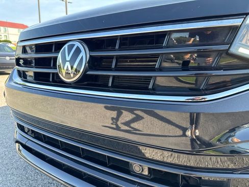 Used 2023 Volkswagen Tiguan SE R-Line FWD image 10