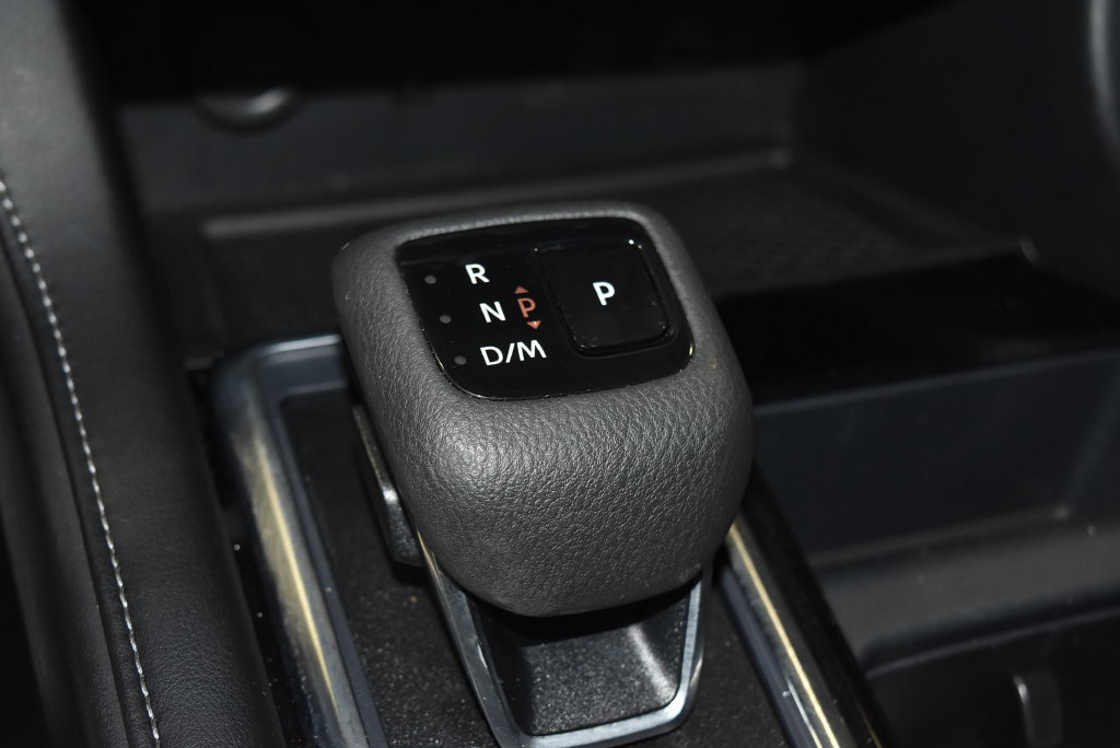 Used 2025 Nissan Pathfinder SL AWD/4WD image 16