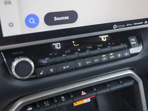 Used 2024 Toyota Tundra Limited image 21