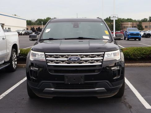 Used 2018 Ford Explorer XLT w/ Equipment Group 202A AWD/4WD image 2