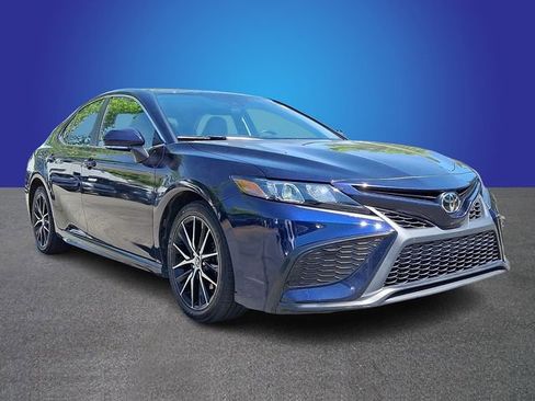 Used 2022 Toyota Camry SE FWD image 3