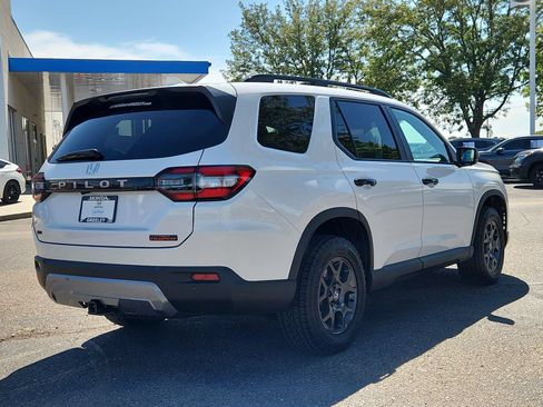 Certified 2026 Honda Pilot TrailSport image 5