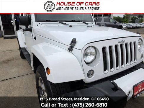 Used 2016 Jeep Wrangler Unlimited Sahara w/ Dual Top Group AWD/4WD image 11