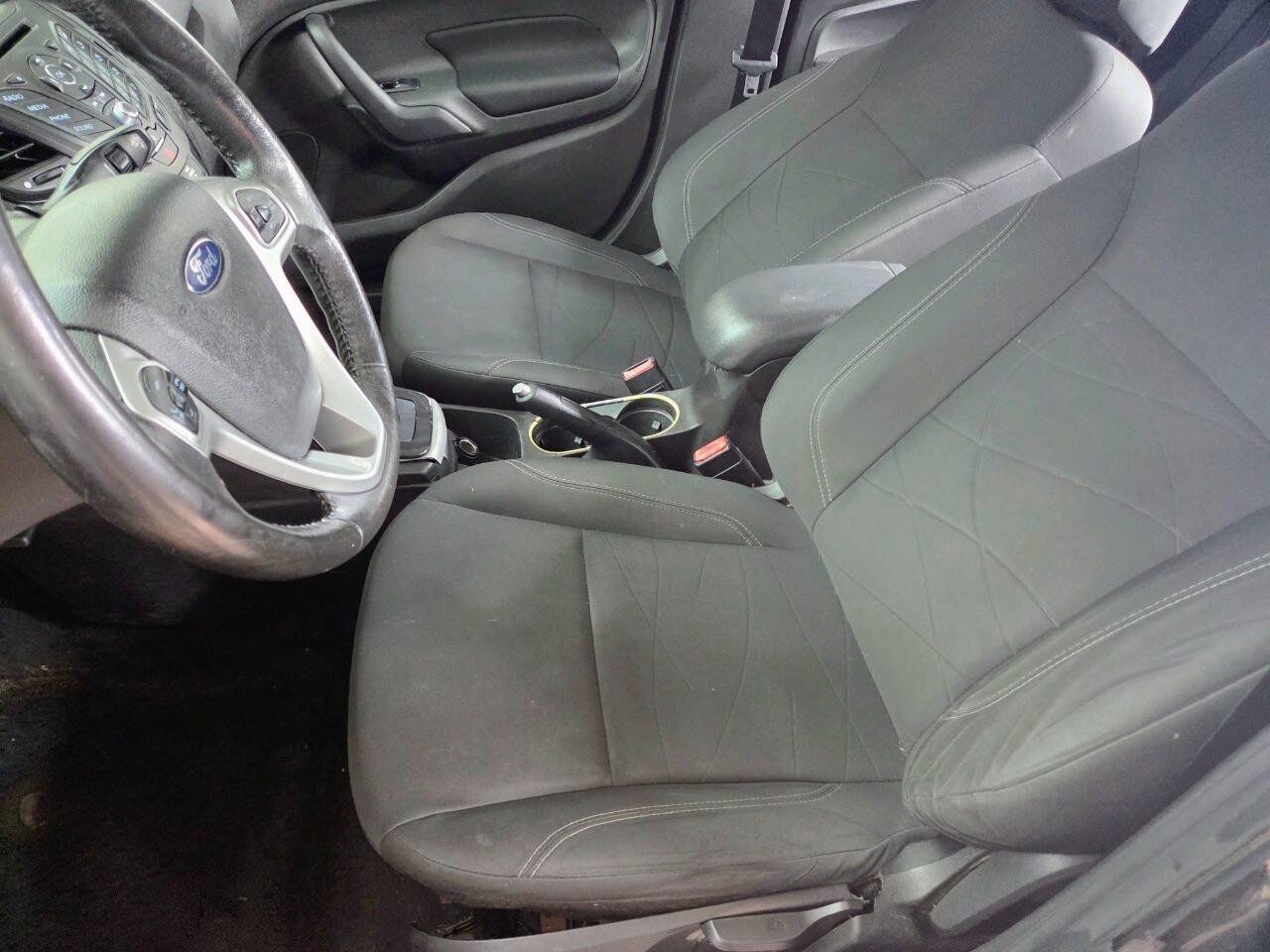 Used 2015 Ford Fiesta SE FWD image 9