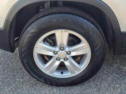 Used 2022 Chevrolet Trax LS w/ Tint and Cruise Package image 33