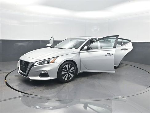 Used 2022 Nissan Altima 2.5 SV w/ SV Premium Package image 36