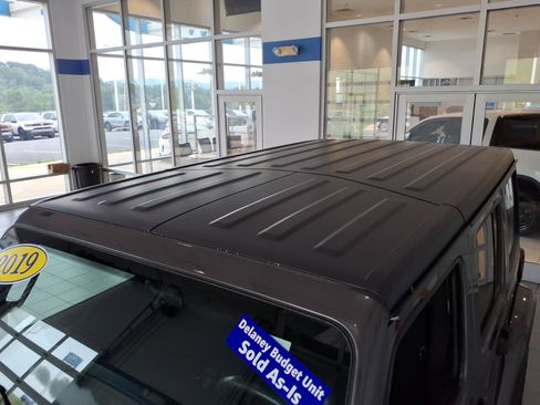 Used 2019 Jeep Wrangler Unlimited Sahara AWD/4WD image 10